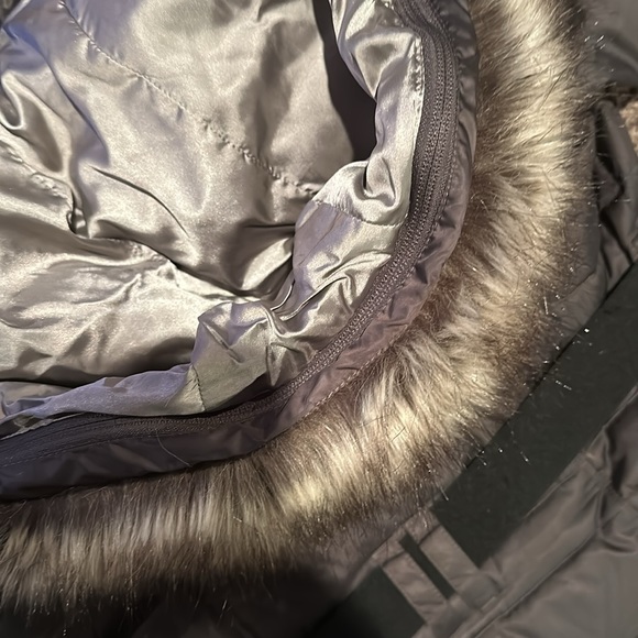 Ladies Northface Winter Jacket - Picture 6 of 9